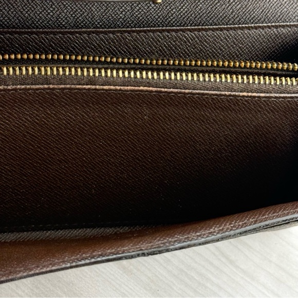 Louis Vuitton Brown and Gold Damier Wallet - Picture 10 of 10